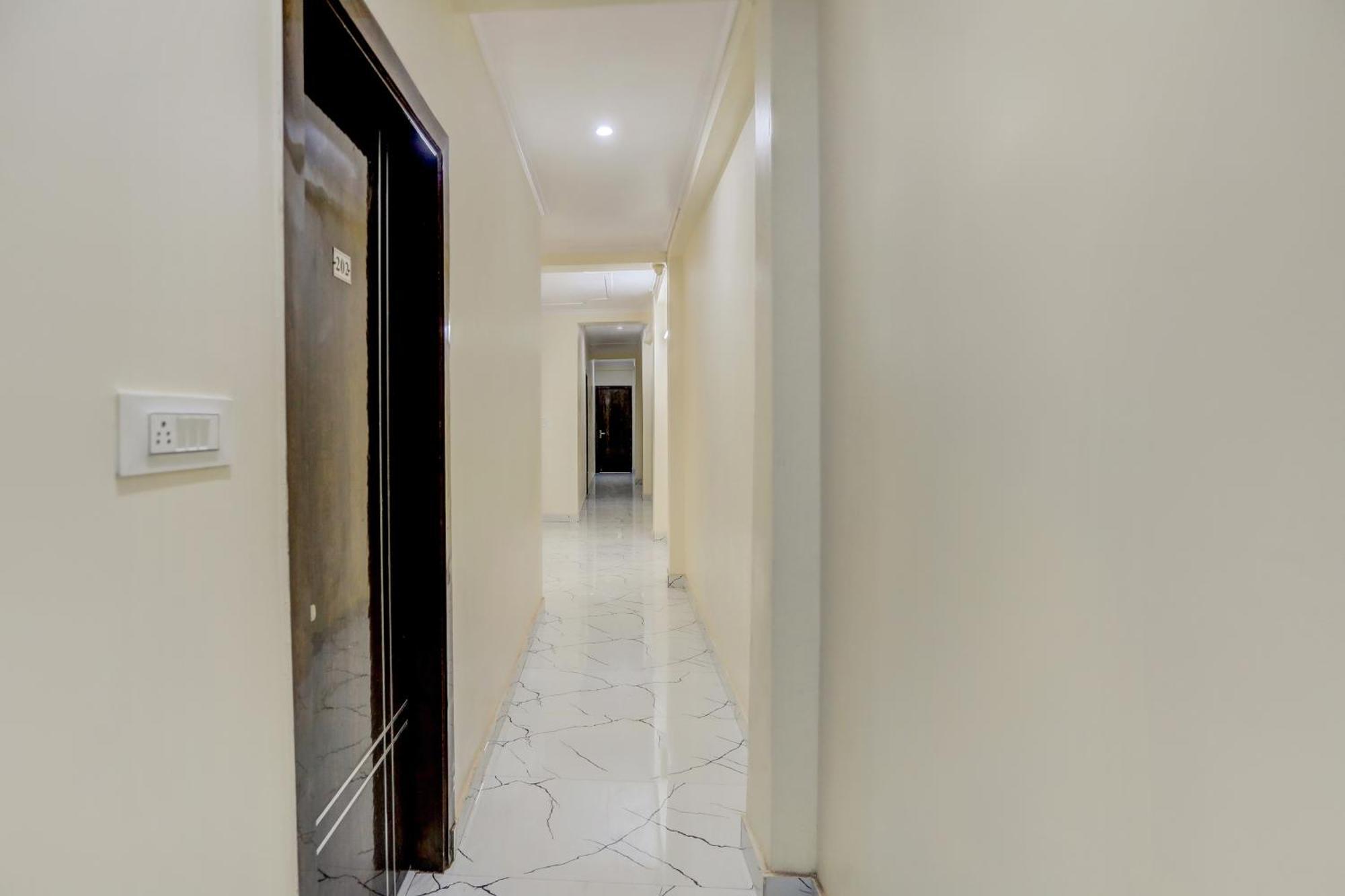 Hotel O Diamond Inn New Delhi Buitenkant foto