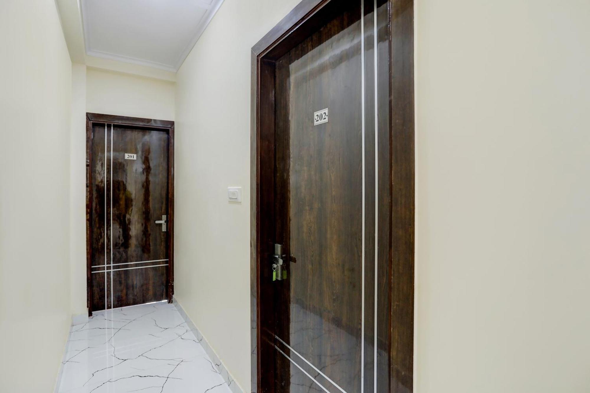 Hotel O Diamond Inn New Delhi Buitenkant foto