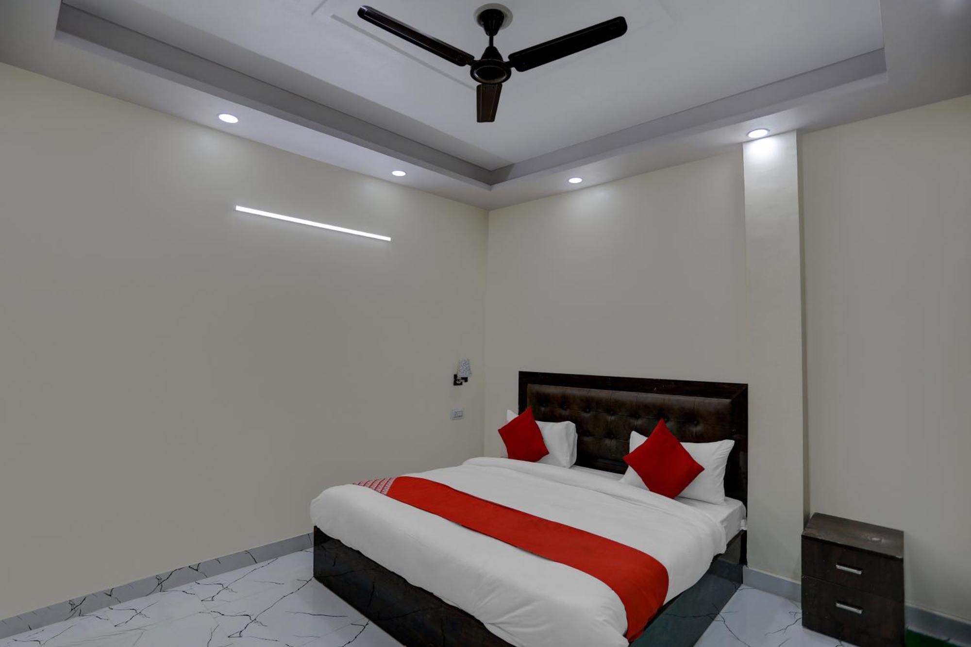 Hotel O Diamond Inn New Delhi Buitenkant foto